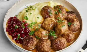 Schwedische Hauptgerichte: Köttbullar, Lachs & Aufläufe selbst kochen