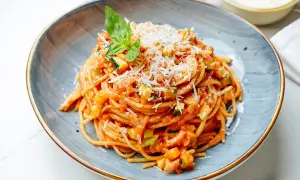 Zucchini mit Nudeln: So gelingt die perfekte Pasta in 20 Min.