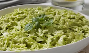Green Goddess Salat: So wird der TikTok-Trend perfekt!