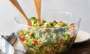 Brokkolisalat Thermomix: So gelingt er knackig & fix!