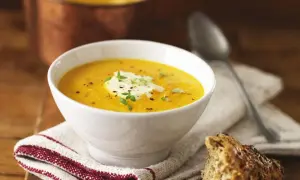 Butternusskürbis-Suppe: So gelingt die perfekte cremige Herbstsuppe