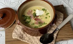 Porreesuppe Rezept: Einfach, cremig & mit Kartoffeln oder Hack!