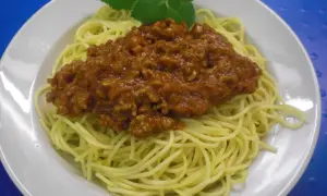 Nudeln mit Hackfleischsoße: Das beste Familienrezept (einfach!)