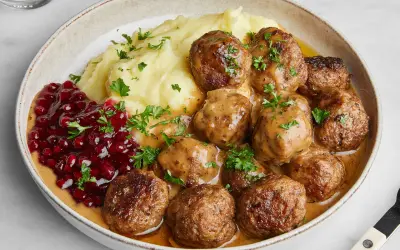 Schwedische Hauptgerichte: Köttbullar, Lachs & Aufläufe selbst kochen
