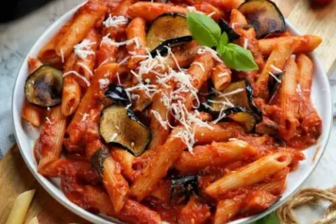 Pasta alla Norma: Mein klassisches Rezept für perfekte Auberginen-Nudeln