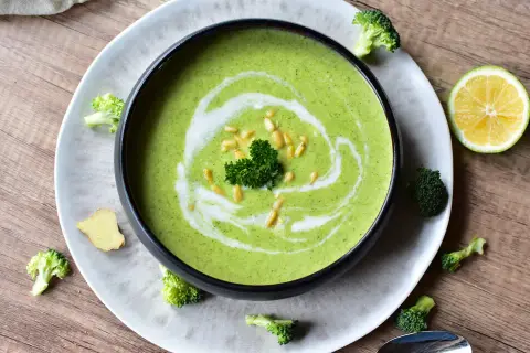 Schnelle Brokkolicremesuppe: Einfaches Rezept für Genuss & Gesundheit