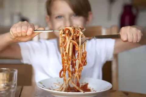 Nudeln mit Loch: So fangen Sie jede Sauce perfekt ein!