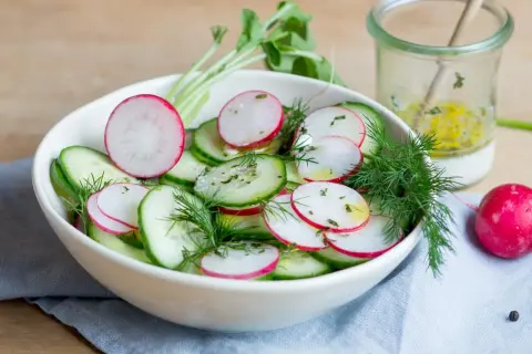 Nie wieder wässrig: Der perfekte Gurken-Radieschen-Salat