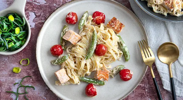Lachs-Nudeln: Das Geheimnis für cremige & schnelle Pasta