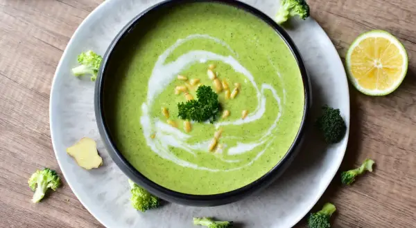 Schnelle Brokkolicremesuppe: Einfaches Rezept für Genuss & Gesundheit
