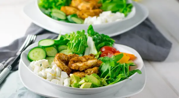 Perfekter Hähnchensalat: Saftiges Hähnchen & geniale Dressings