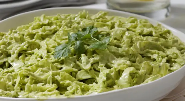 Green Goddess Salat: So wird der TikTok-Trend perfekt!