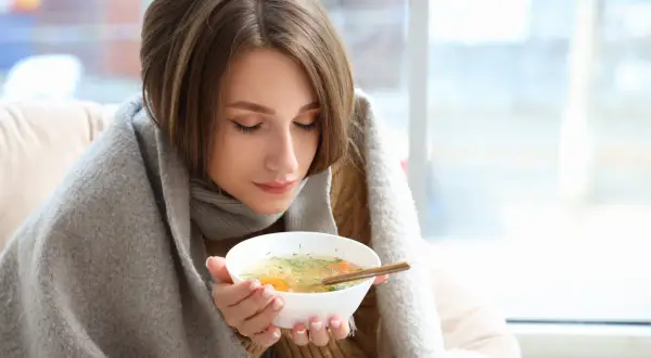 Magen-Darm? Diese Suppen lindern Beschwerden & heilen sanft