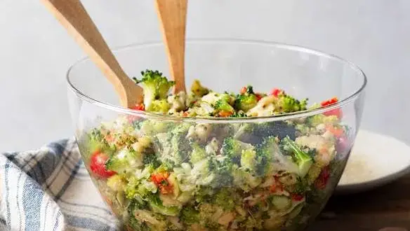 Brokkolisalat Thermomix: So gelingt er knackig & fix!