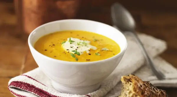 Butternusskürbis-Suppe: So gelingt die perfekte cremige Herbstsuppe