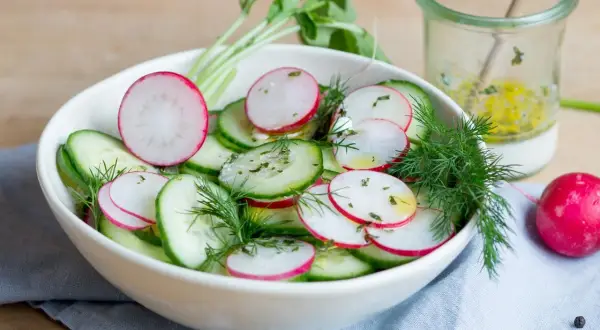 Nie wieder wässrig: Der perfekte Gurken-Radieschen-Salat
