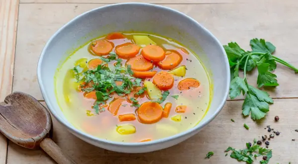 Möhren-Kartoffel-Suppe: Cremig, schnell & gelingsicher selbst kochen