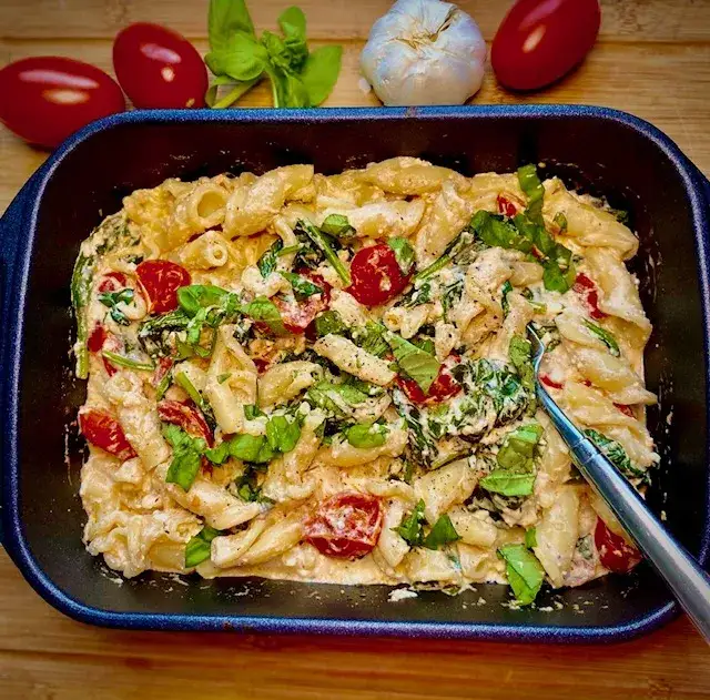 Nudeln mit Spinat und Feta aus dem Ofen