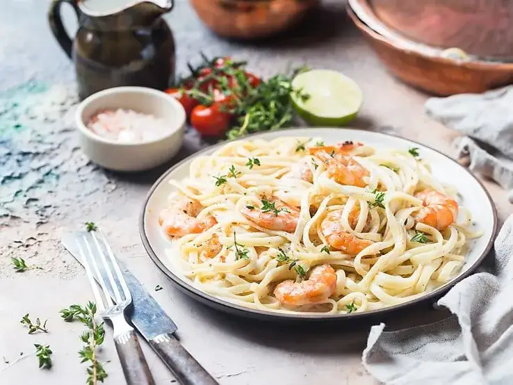 Shrimps Pasta in cremiger Sahnesauce mit Kräutern