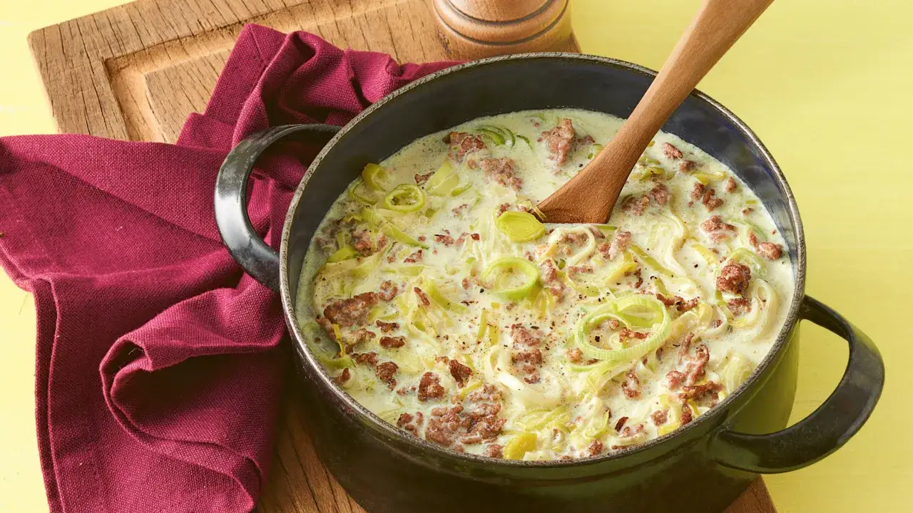 Käse-Hackfleisch-Suppe kochen