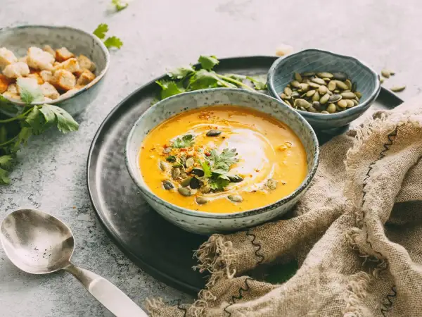 Kürbis-Curry-Suppe: Cremig, einfach, in 30 Minuten fertig!
